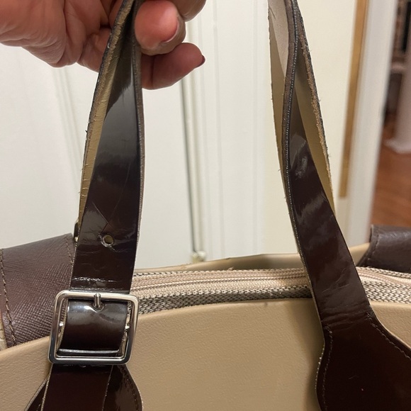long shape O bag in good condition no scratch or any other damage fits a lot. - Picture 13 of 16